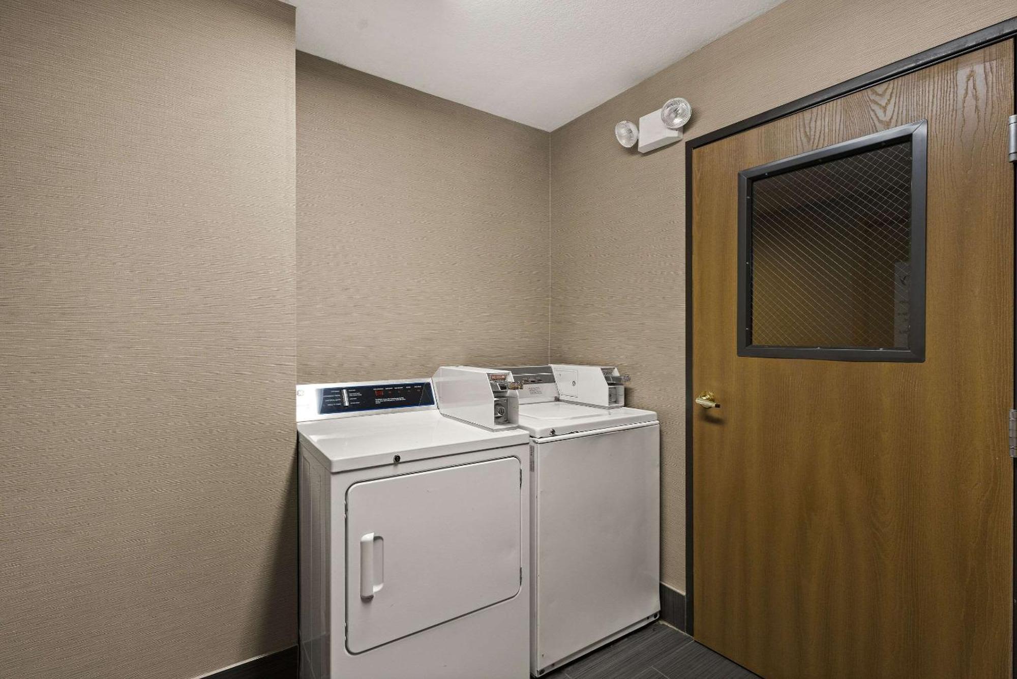 Comfort Inn Huntington Near University Dış mekan fotoğraf